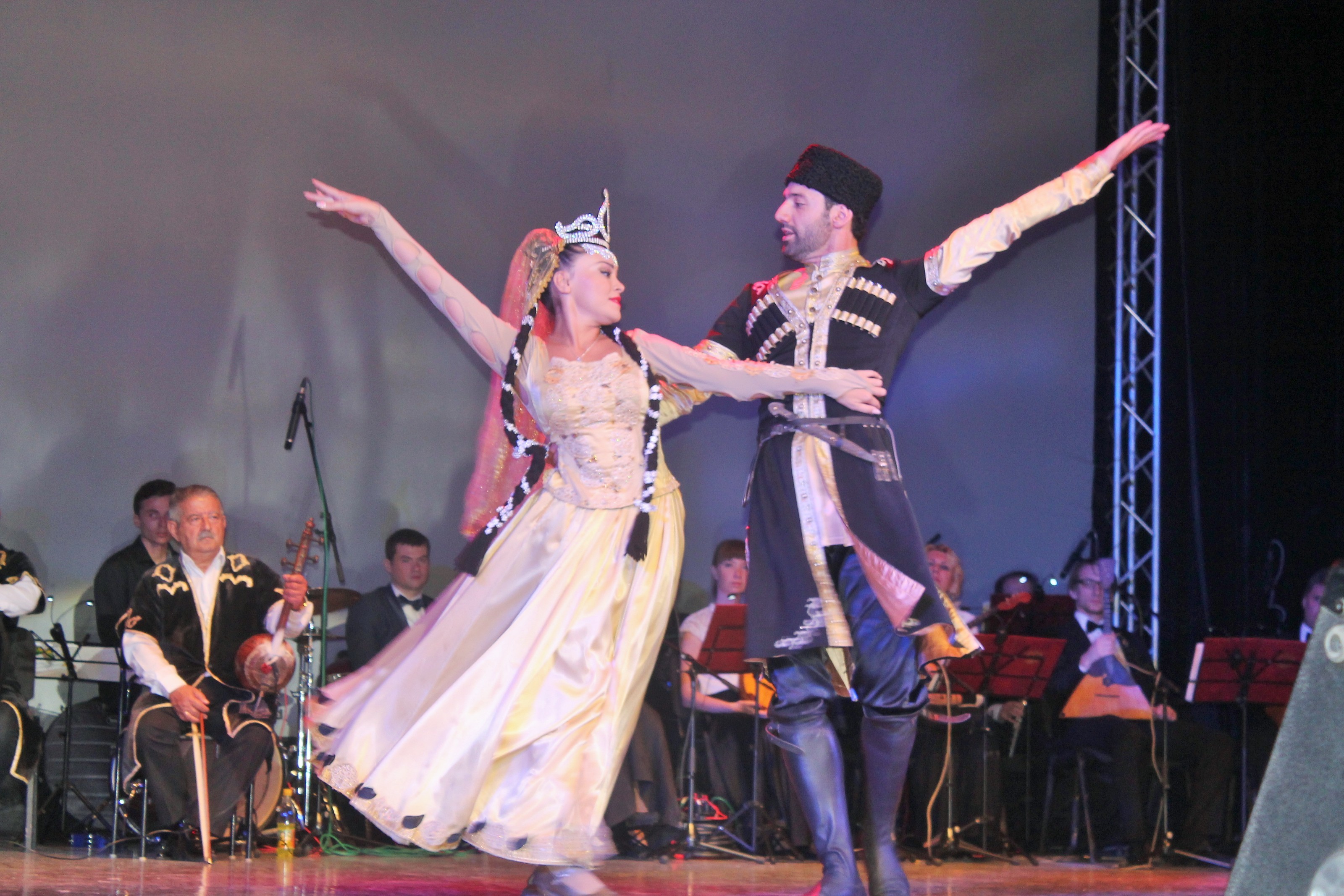 Танцы азербайджана. Яллы (танец). Яллы танец Азербайджана. Яллы азербайджанский танец.