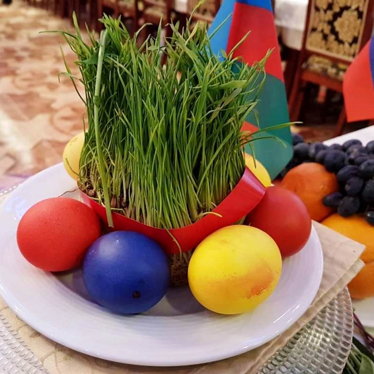 Новруз байрам 2024 дата. Nowruz bavram. Новруз байрам. Стол на Новруз байрам в Азербайджане. Семени Новруз байрам.